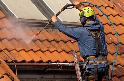 Démoussage et hydrofuge de toiture à Capdenac